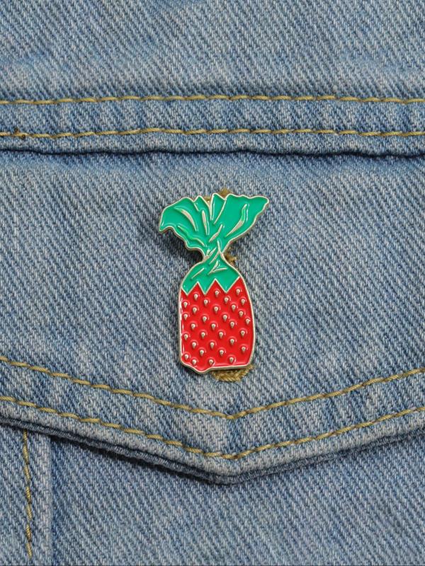 Strawberry Design Brooch Pin, Cute Cartoon Badge, Fashion Accessories for Women & Men for Daily Clothing Decor, Trendy All-match & Exquisite Brooch for Birthday Gift