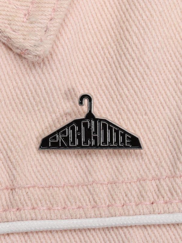 Cartoon Clothes Hanger Design Brooch, Fashion Alloy Badge for Daily Clothing Decor, Trendy All-match & Exquisite Brooch for Birthday Gift