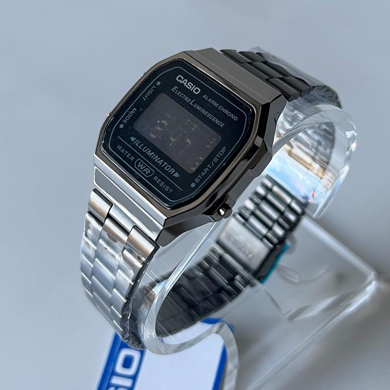 Casio Vintage Silver Stainless Steel Bracelet Black Dial retro watch