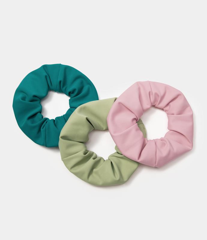 Halara Softlyzero™ Plush Random 1pc Solid Pleated Scrunchie