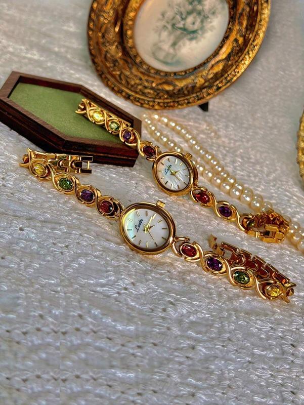 1pc New High-End Luxury Women's Watch Embedded With Colorful Tourmalines, Diamonds And An Oval Shaped Mother Of Pearl Dial. It Can Be Worn On A Daily Basis, Or For Occasions Such As Parties, Holidays And Outings To Decorate The Wrist