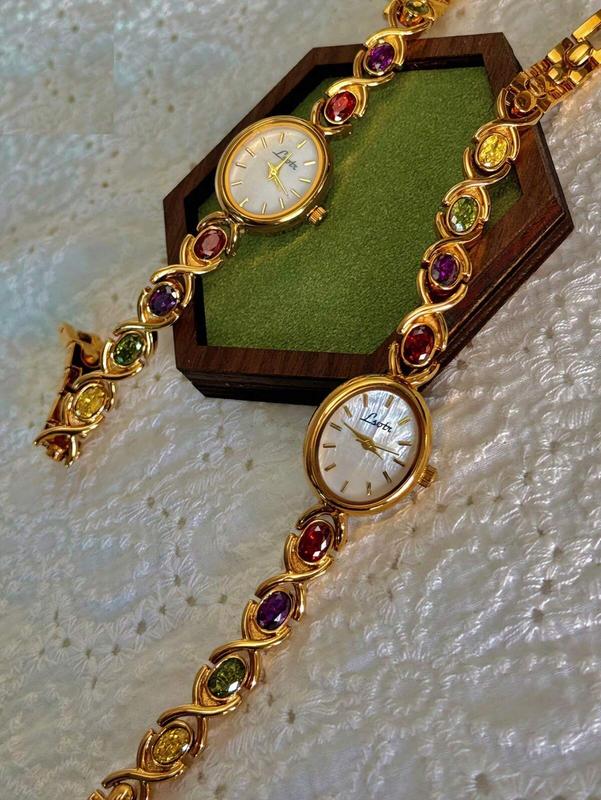 1pc New High-End Luxury Women's Watch Embedded With Colorful Tourmalines, Diamonds And An Oval Shaped Mother Of Pearl Dial. It Can Be Worn On A Daily Basis, Or For Occasions Such As Parties, Holidays And Outings To Decorate The Wrist